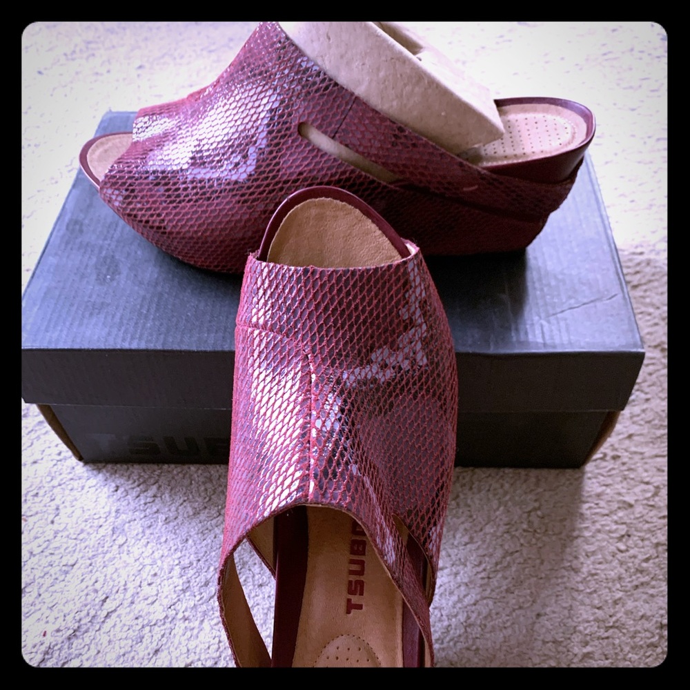 Tsubo Ovid Sangria Sandal